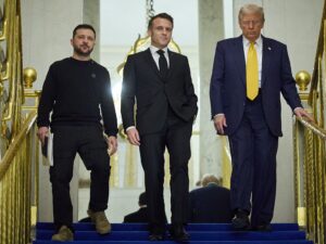 Description English: In Paris, President of Ukraine Volodymyr Zelenskyy participated in a trilateral meeting with French President Emmanuel Macron and U.S. President-elect Donald Trump. Volodymyr Zelenskyy thanked Donald Trump for his unwavering resolve and expressed particular gratitude to Emmanuel Macron for organizing the meeting. The discussion focused on our people and ways to support them, the overall situation, and the establishment of a just peace. “We all want peace. But it is crucial for us, and this is our position, that the peace is just for all of us, and that Russia, Putin, or any other aggressor has no possibility of ever returning. And this is the most important thing — just peace and security guarantees, strong security guarantees for Ukraine,” the President concluded. The leaders committed to continued cooperation and communication. Date 7 December 2024, 19:06:22 Source https://www.flickr.com/photos/165930373@N06/54192920121/ Author President of Ukraine