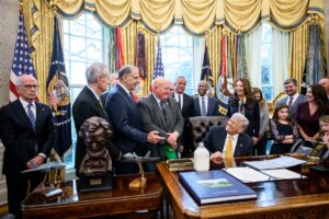 English: President Donald Trump signs Executive Orders including the “Whole Milk for Healthy Kids Act" alongside HHS Secretary Robert F. Kennedy, Jr., Secretary of Agriculture Brooke Rollins, and dairy farmers in the Oval Office, Wednesday, January 14, 2026. (Official White House Photo by Joyce N. Boghosian)